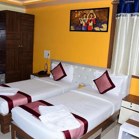 Ar Grand Hotel Rajgir Bagian luar foto