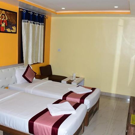 Ar Grand Hotel Rajgir Bagian luar foto
