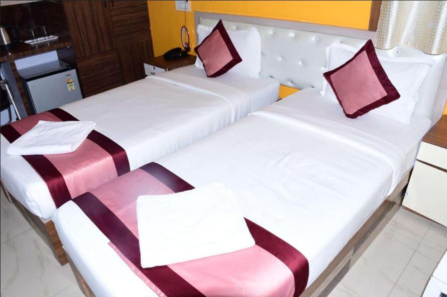Ar Grand Hotel Rajgir Ruang foto