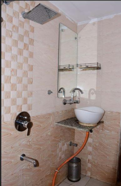 Ar Grand Hotel Rajgir Bagian luar foto