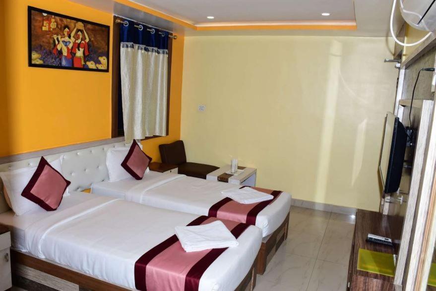 Ar Grand Hotel Rajgir Bagian luar foto