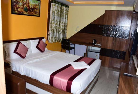Ar Grand Hotel Rajgir Bagian luar foto