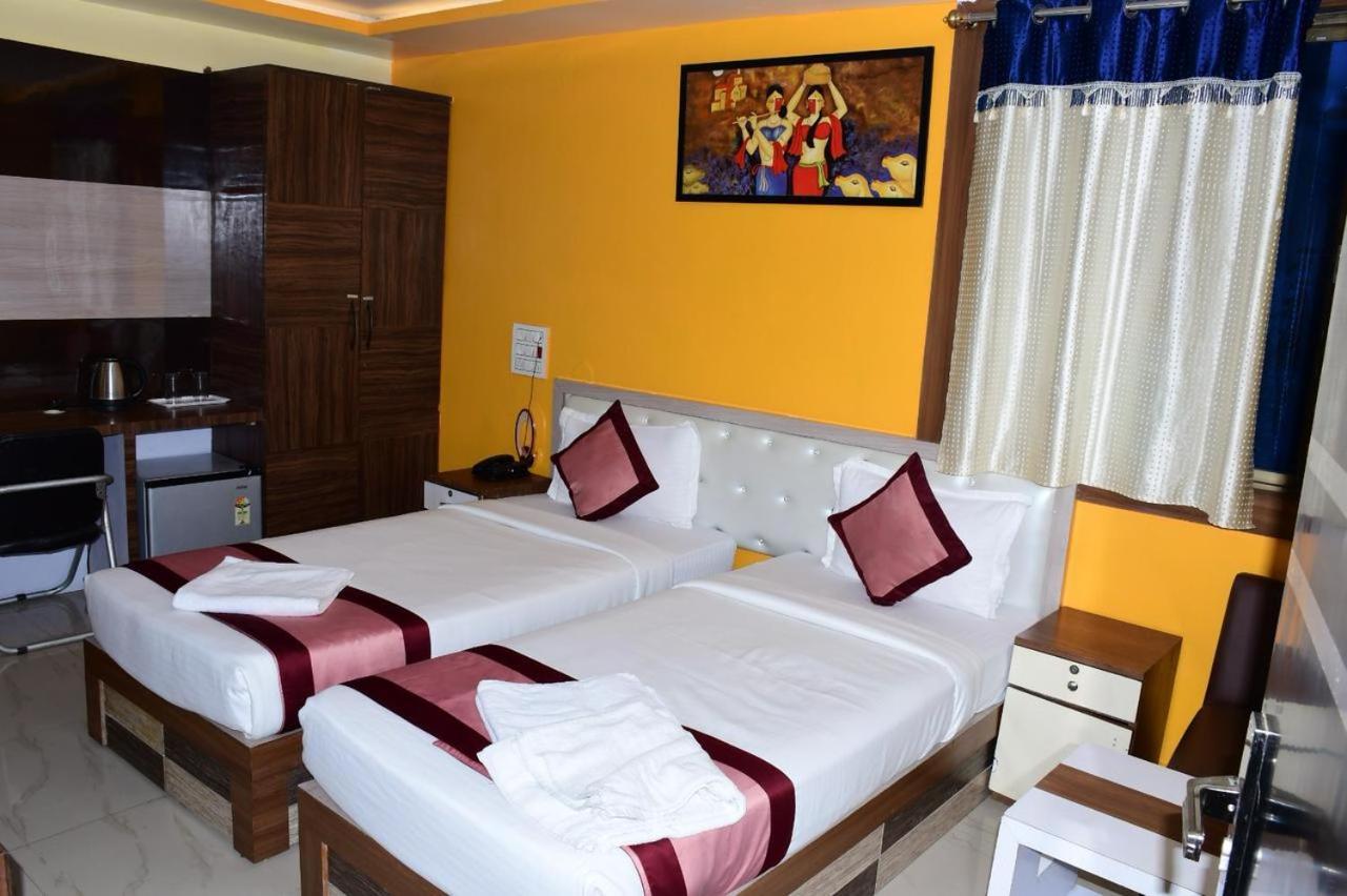 Ar Grand Hotel Rajgir Bagian luar foto