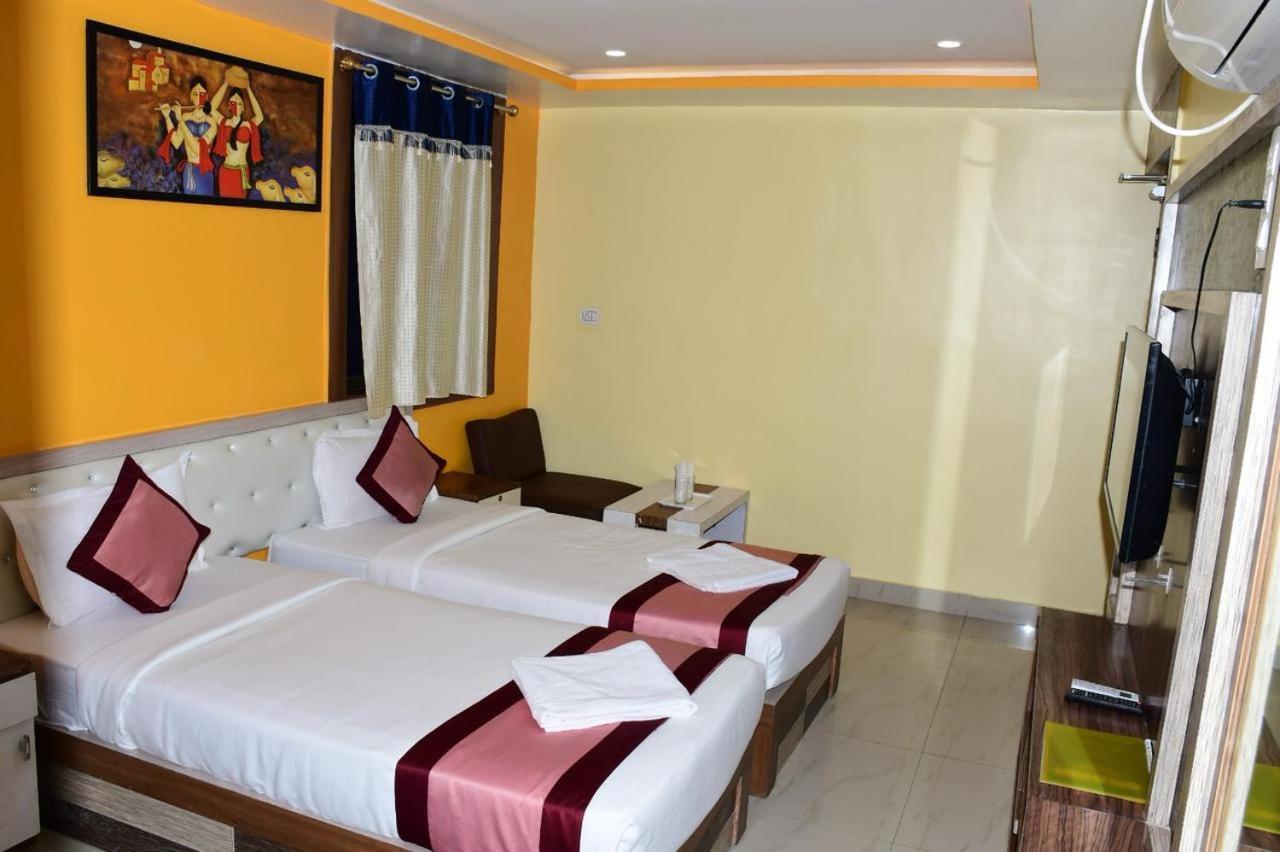 Ar Grand Hotel Rajgir Bagian luar foto